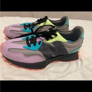 New Balance 327 multicolor shoes size 9 men’s, 11 women’s